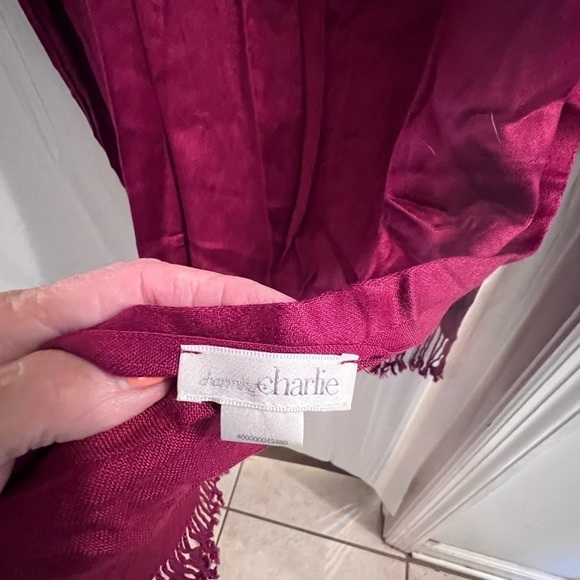 CHARMING Charlie maroon scarf/shawl - Picture 3 of 3